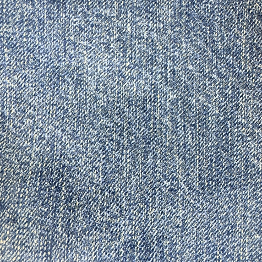 Levi’s Classic Denim Jacket in Dark Blue Wash - Picture 8 of 12